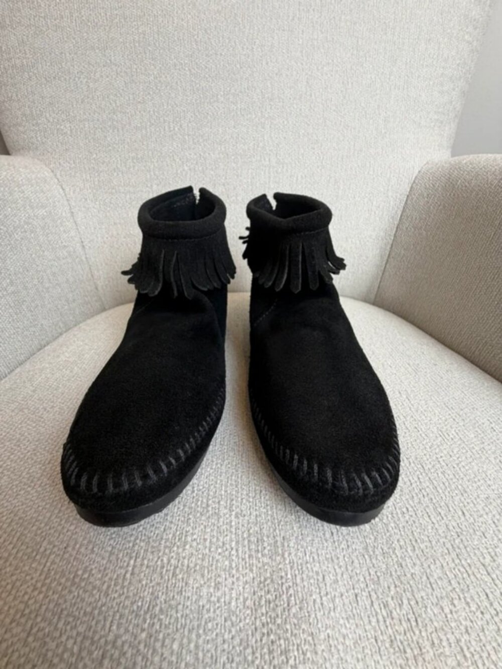 Minnetonka Black Suede Fringe Moccasin Boots – Women’s 6